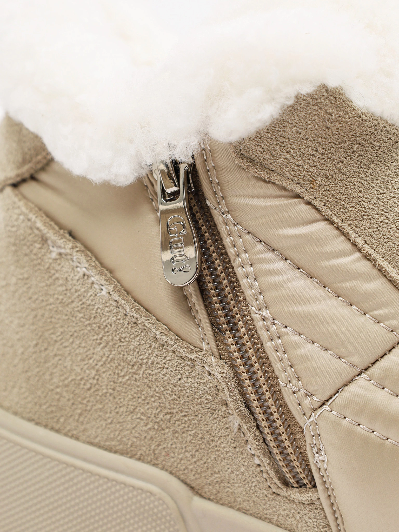 Дутики комбинированные бежевого цвета на средней платформе